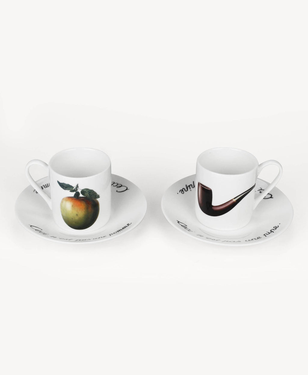 Set à espresso « La Trahison des images »/ « Ceci n’est pas une pomme »