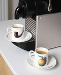 Set à espresso « La Trahison des images »/ « Ceci n’est pas une pomme »